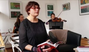 Quand un violon et un alto accompagnent la lecture d'un livre