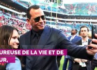 Jennifer Lopez en bikini et sans maquillage : elle donne des complexes avec son corps de rêve