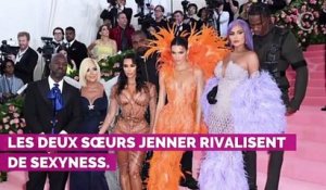 Kendall et Kylie Jenner : laquelle remporte le duel de la sœur la plus sexy en bikini ?