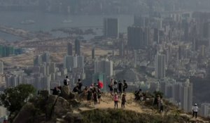 À Hong Kong, les sentiers de randonnée pris d’assaut pour échapper au coronavirus