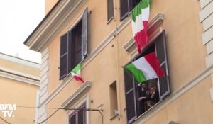 Coronavirus: des Italiens entonnent "Volare" depuis leurs balcons