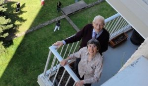 À Lyon, un centenaire voit ses voisins lui faire une fête d'anniversaire surprise depuis les balcons de leur résidence