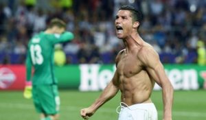 Ronaldo battu à son propre challenge abdos par une athlète
