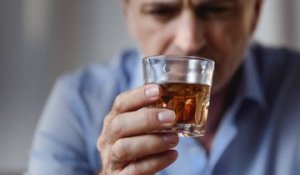 La consommation d'alcool pourrait augmenter les chances d'attraper le COVID-19