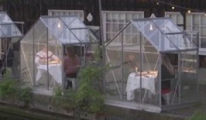 Coronavirus : Un restaurateur installe des serres en verre pour faire manger ses clients