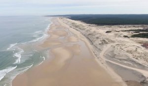Les images du drone BFMTV survolant les plages vides de Biscarrosse