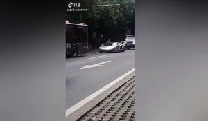 Ce cycliste se venge de ce conducteur de Lamborghini d'une façon géniale