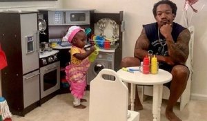 Une petite fille de 18 mois reçoit son papa dans son restaurant et il lui laisse une critique adorable