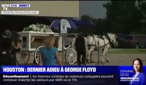 Le cercueil de George Floyd se dirige vers le cimetière, tracté par des chevaux