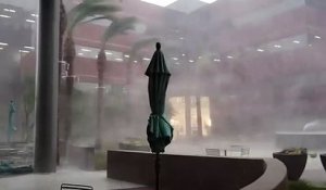 Enorme tempête filmée entre 2 immeubles... un déluge