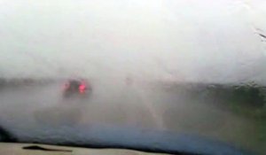 Un camion touché par la foudre en pleine autoroute