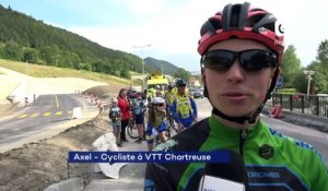 Reportage - De jeunes cyclistes font l'ascension de la Côte 2000 en attendant le Tour de France