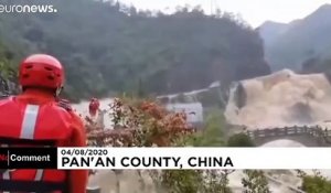 En Chine, des voyageurs sont bloqués après une crue soudaine provoquée par un typhon
