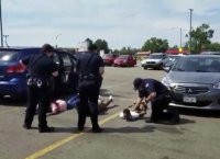 Nouveau scandale aux USA avec cette vidéo où toute une famille dont des enfants sont obligés par la police de se mettre à terre sans aucune raison - La cheffe de la police locale s'est excusée -