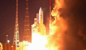 Les images du lancement réussi de la fusée Ariane 5 samedi à Kourou, après trois reports