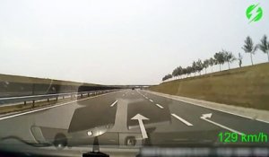 Il s'endort au volant et sa dashcam filme la scène