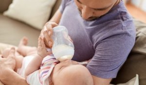 Un rapport préconise de rallonger le congé paternité de 11 jours à 9 semaines