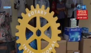 RTG /  Don de médicaments et vêtements par les membres du  rotary club aux pensionnaires du centre national de santé mentale de Melen