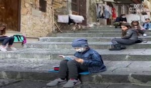 Coronavirus : A Naples, des instituteurs enseignent dans la rue