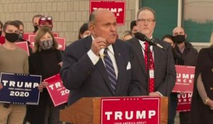 "Vous pensez qu'on est stupides ? Les démocrates pensent que vous êtes stupides !": Rudy Giuliani soutient la victoire de Donald Trump