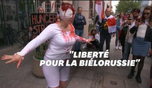 Ils se recouvrent de sang pour protester contre le régime biélorusse