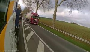 Un camion fait un dépassement très dangereux sur une route française