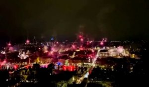 À Lyon, la Fête des Lumières a été marquée par un feu d'artifice surprise mardi soir