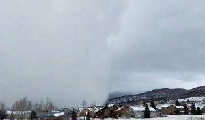 Ce nuage de neige avale tout sur son passage dans le Colorado