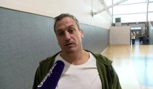 Le coach de Fos Provence Basket Rémi Giuitta avant le match à Nancy