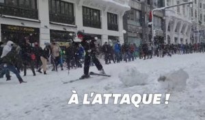 Des batailles de boule de neige géantes éclatent en plein Madrid
