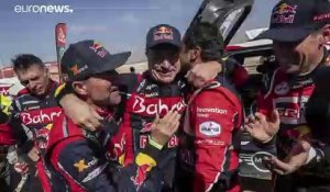 Le triomphe de "Monsieur Dakar", Stéphane Peterhansel, et du motard Kevin Benavides