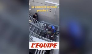 Fontenoy a gravi les 768 marches d'une tour à La Défense - VTT - WTF