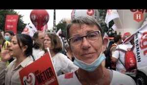 Des soignants manifestent pour le 14 juillet à Paris en marge de la cérémonie officielle