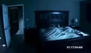 Durant leur sommeil, ils filment leur chat qui vient les embêter