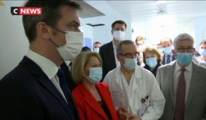 Olivier Véran en visite à l’hôpital de Dunkerque