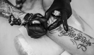 75% des encres de tatouages, jugées trop dangereuses par l’UFC-Que Choisir