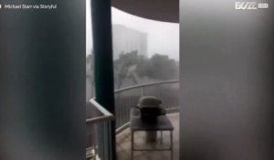 Australie: une immense tempête ravage un balcon