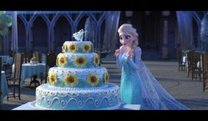 La Reine des Neiges Une Fête Givrée Film Extrait - Olaf mange le gâteau d'anniversaire