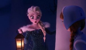 La Reine des Neiges Joyeuses fêtes avec Olaf Film Extrait - Elsa et Anna retrouvent Olaf