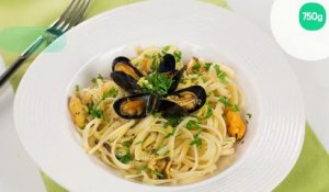 Spaghetti aux moules, citron et herbes fraîches
