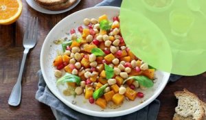 Salade tiède à la courge Butternut, pois chiches, grenade et vinaigrette à l'orange