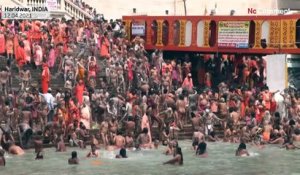 Des centaines de milliers de pèlerins hindous célèbrent la Kumbh Mela, malgré la pandémie