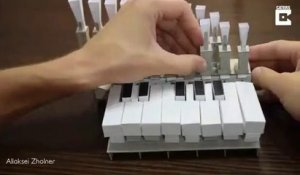 Il fabrique un Mini orgue en papier et carton et le résultat est incroyable