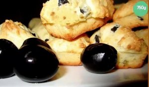 Cakes aux olives noires et au thym