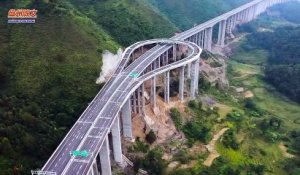 Dans le sud-ouest de la Chine, une bretelle d'autoroute permet aux automobilistes de faire demi-tour en toute sécurité - VIDEO