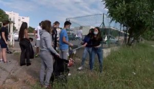 Martigues : les lycéens nettoient les abords de leurs établissements