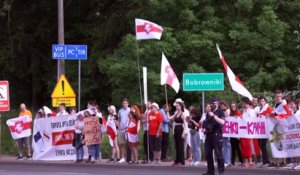 Des Bélarusses en exil manifestent en Pologne pour demander la réouverture de la frontière