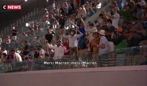 Le public de Roland Garros remercie Emmanuel Macron après la dérogation pour le couvre-feu