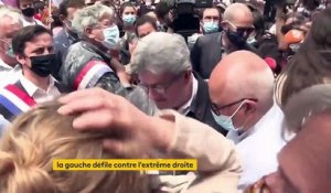 "Marche des libertés" : Jean-Luc Mélenchon enfariné avant le départ du défilé parisien, deux personnes interpellées