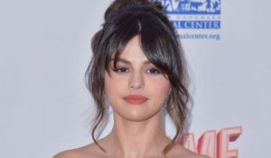 Selena Gomez s'en prend aux diktats de la beauté avec sa marque Rare Beauty